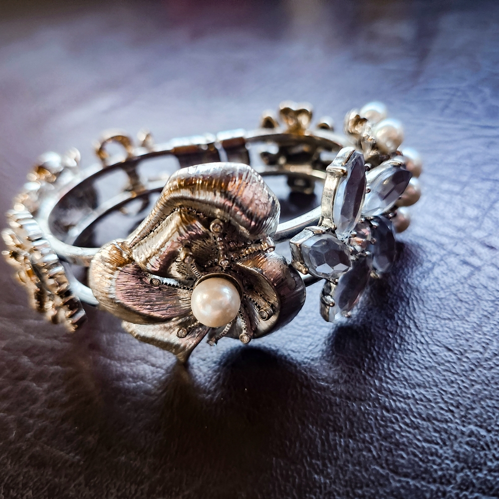 Vintage Style Charm Bracelet Floral Pearl Rhinestone Silver Tone Romantic